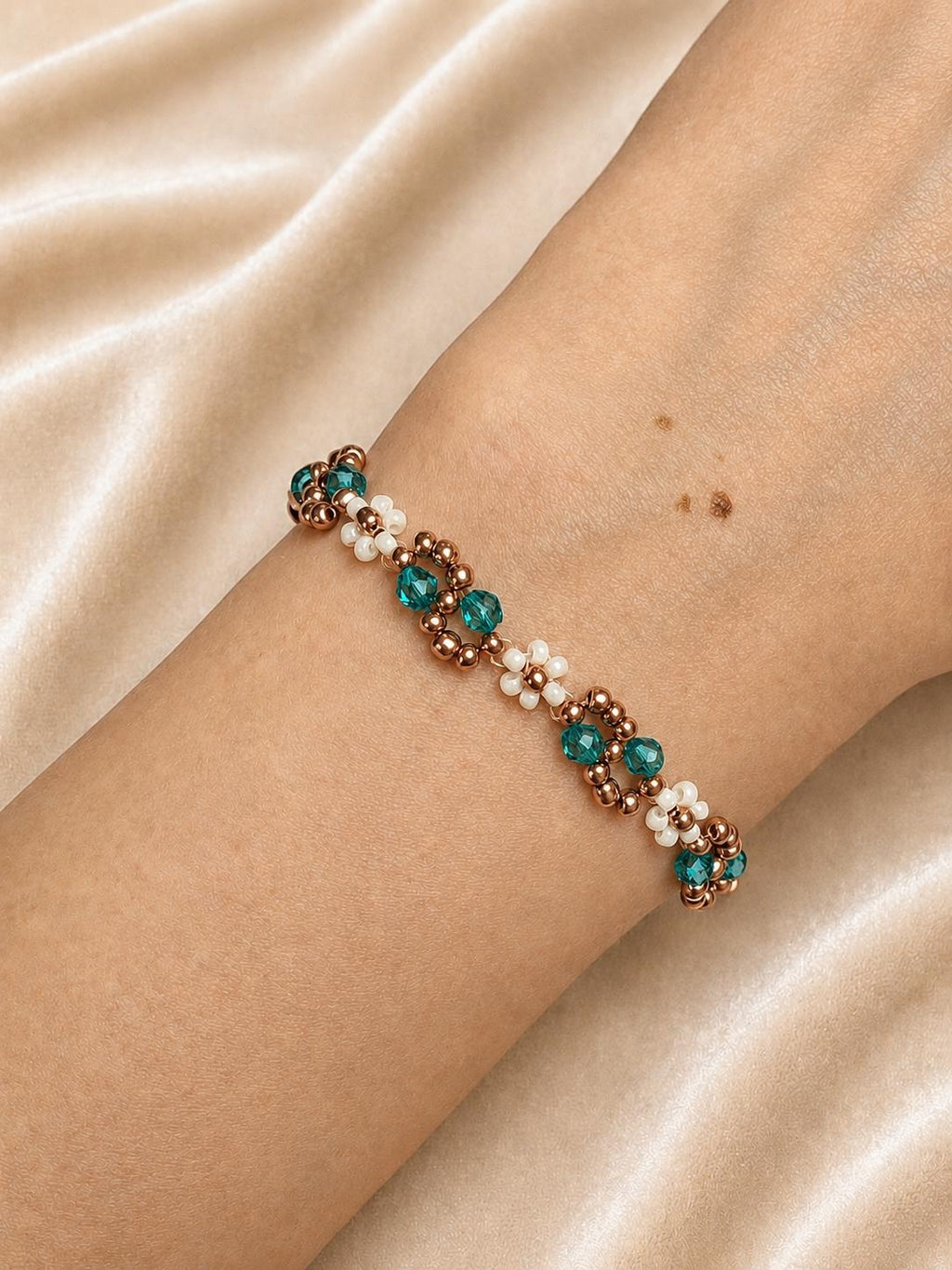 Cornflower Blue Beaded Bracelet, Handmade Floral Bracelet, Blue Pearl Bracelet, Bridesmaid Gift, Wedding Jewelry, Beaded Flower Bracelet