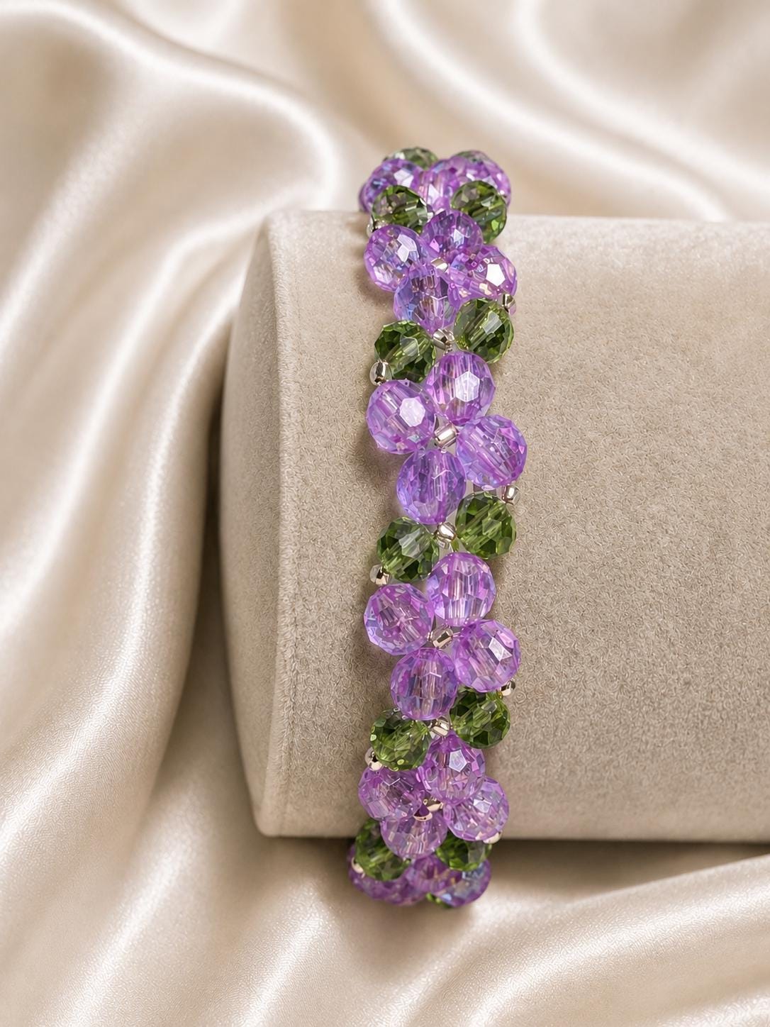 Lavender Crystal Bracelet, Floral Beaded Bracelet, Purple Pearl Bracelet, Handmade Flower Jewelry, Bridesmaid Gift, Cottagecore Bracelet